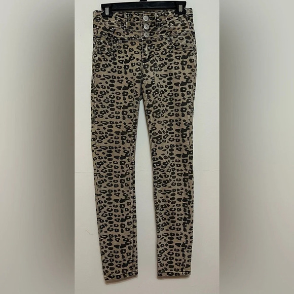 Almost Famous Animal Print Leopard Print Mid Rise Skinny Jeans Size 5 A2 - Picture 3 of 16